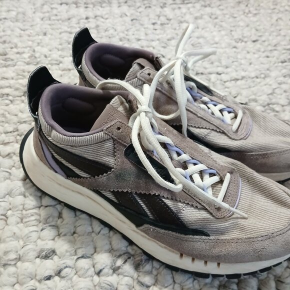 Reebok Walking Shoe - Picture 1 of 4